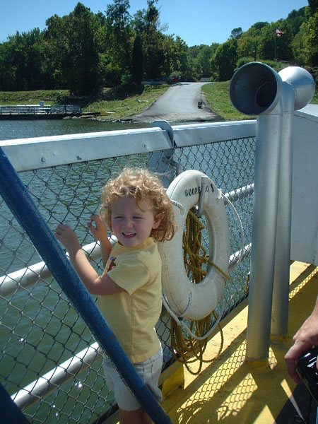 Savannah on the Anderson Ferry crossing the Ohio.jpg 104.1K